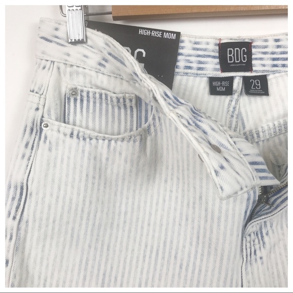 Urban Outfitters BDG High Rise Mom Denim Shorts in Faded Stripe Size 29 - Picture 8 of 11